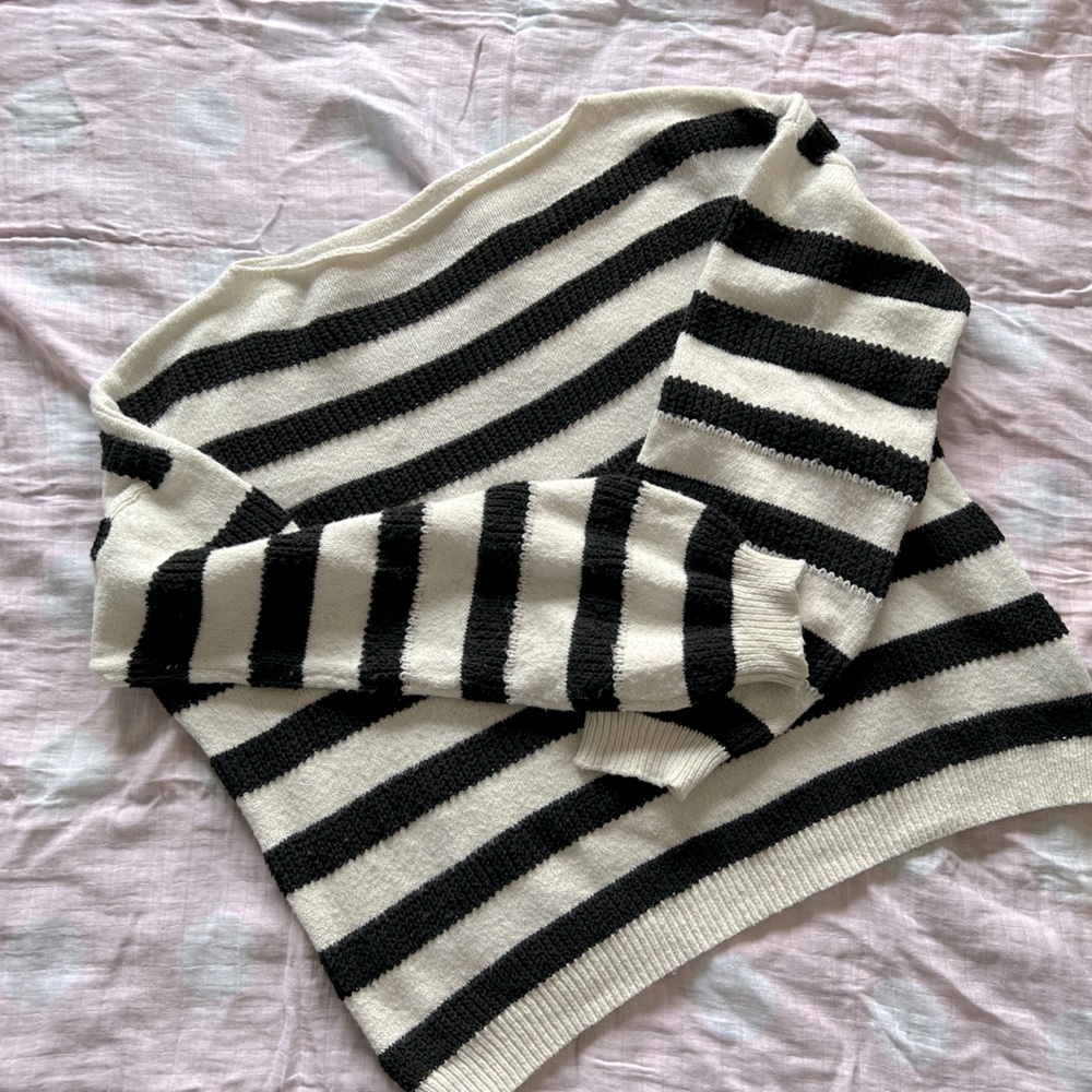 Women’s boat neck knit sweater